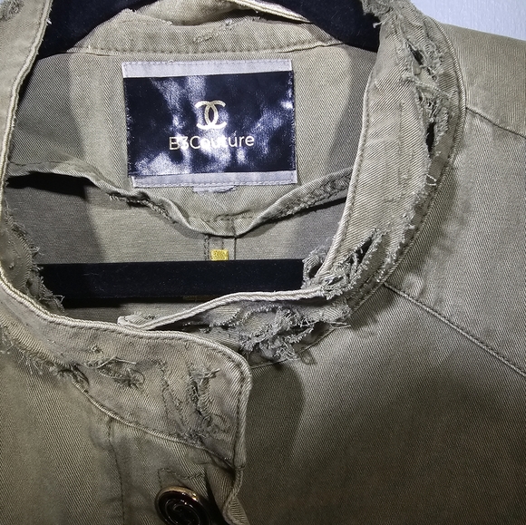 Military vest, army green, upcycled into a designer vest inspired by GG patches - Picture 7 of 12